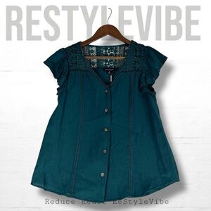 BLU PEPPER Women’s Size S Top Shirt Blouse NWT Lace Button Front V Neckline NEW